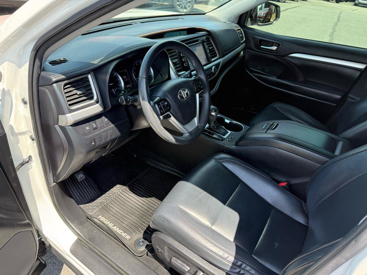 Used 2019 Toyota Highlander XLE AWD/4WD image 13
