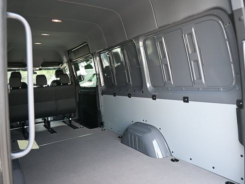 Used 2025 Mercedes-Benz Sprinter 2500 image 29