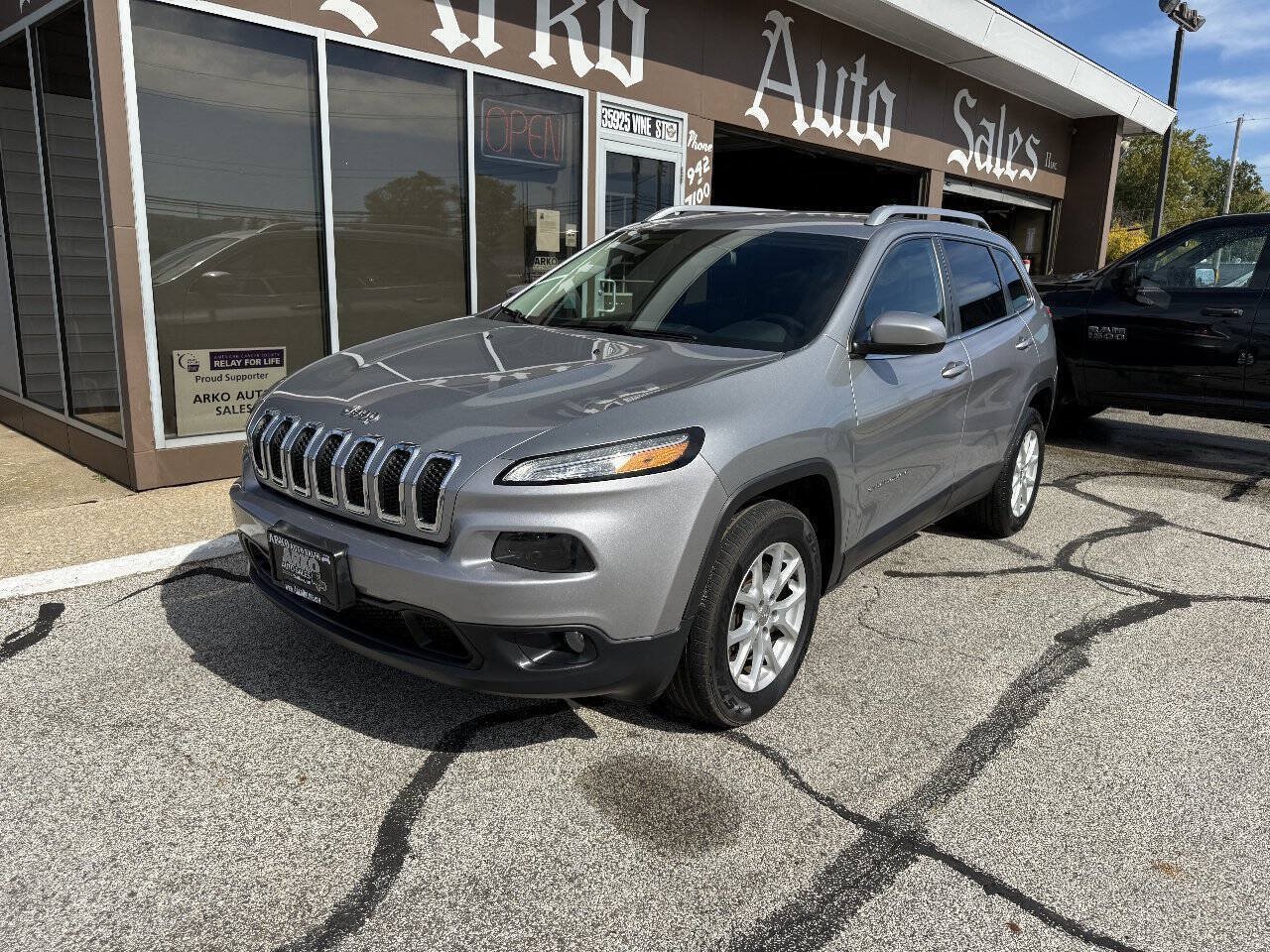 Used 2014 Jeep Cherokee Latitude AWD/4WD image 2