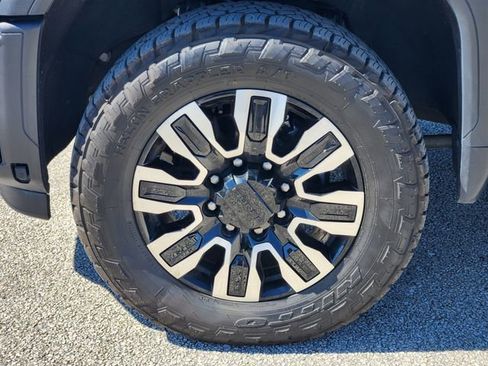 Used 2025 GMC Sierra 2500 Denali Ultimate image 8