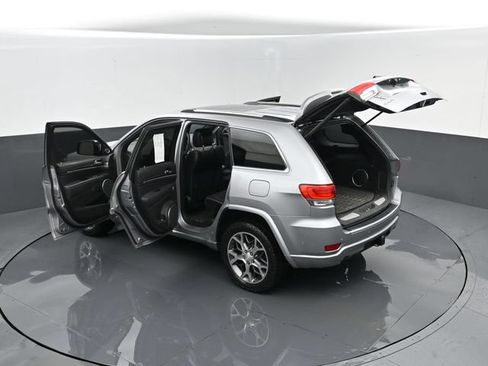 Used 2020 Jeep Grand Cherokee Overland AWD/4WD image 30