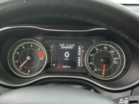 Used 2021 Jeep Cherokee Latitude Plus image 17