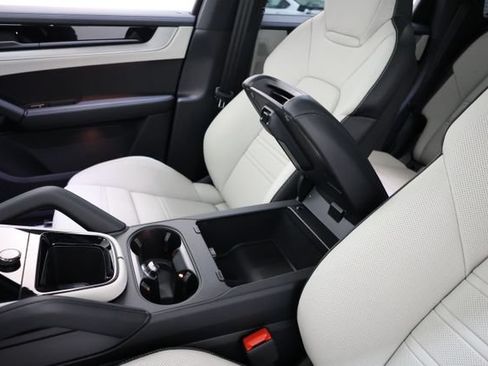 Used 2026 Porsche Cayenne AWD/4WD image 59