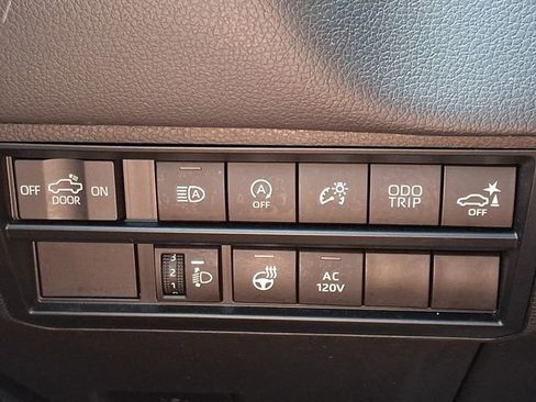 Used 2023 Toyota Tundra Limited AWD/4WD image 33