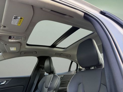 Used 2024 Volvo S60 B5 Core FWD image 4