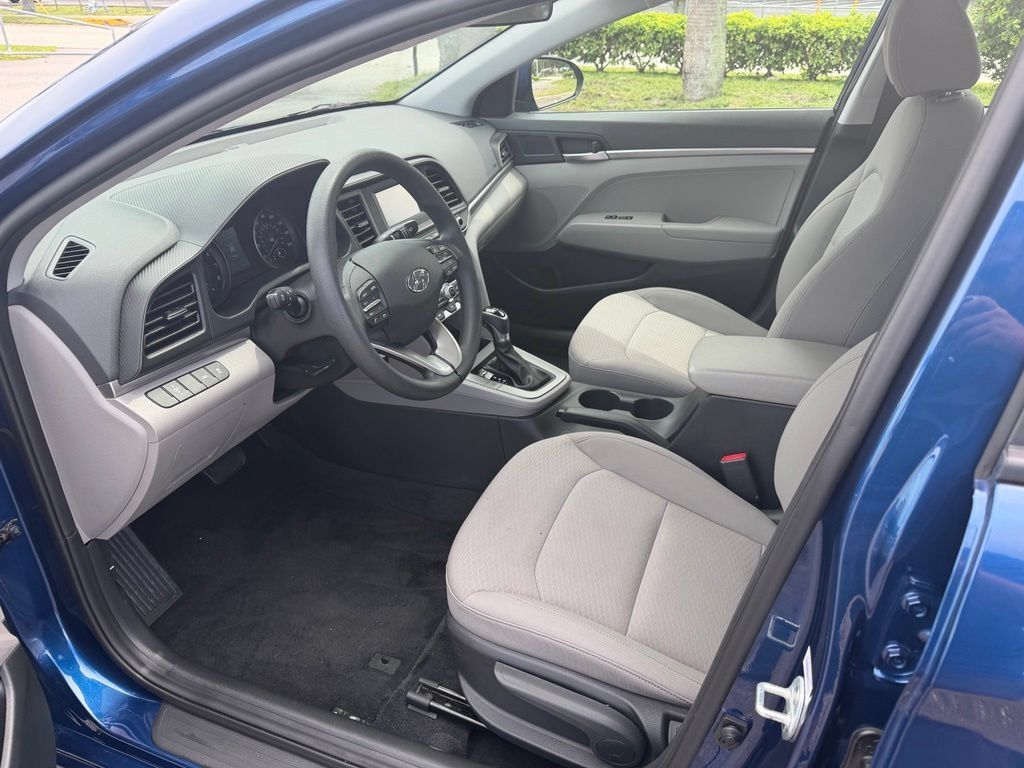 Used 2020 Hyundai Elantra SE FWD image 16