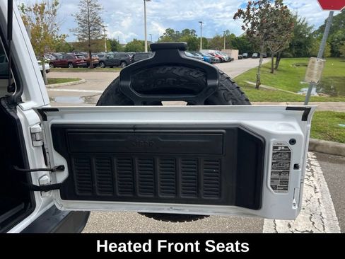 Used 2020 Jeep Wrangler Unlimited Sahara w/ LED Lighting Group AWD/4WD image 13