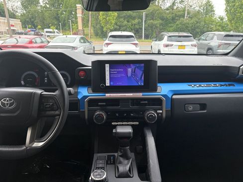 Used 2025 Toyota Tacoma TRD Off-Road AWD/4WD image 17