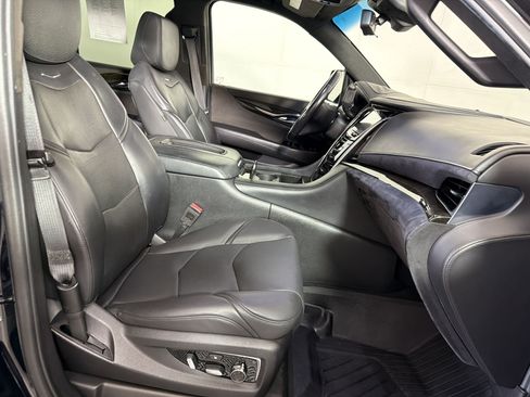 Used 2019 Cadillac Escalade Platinum AWD/4WD image 26