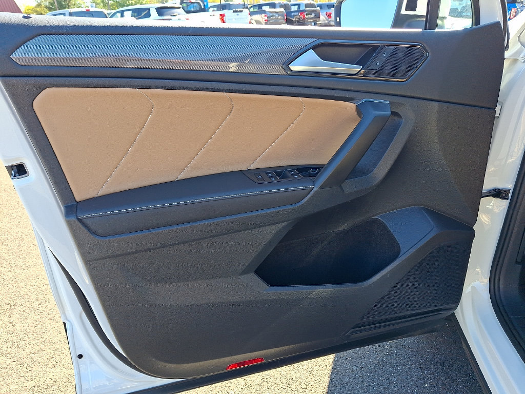 Used 2023 Volkswagen Tiguan SE w/ Panoramic Sunroof Package AWD/4WD image 15