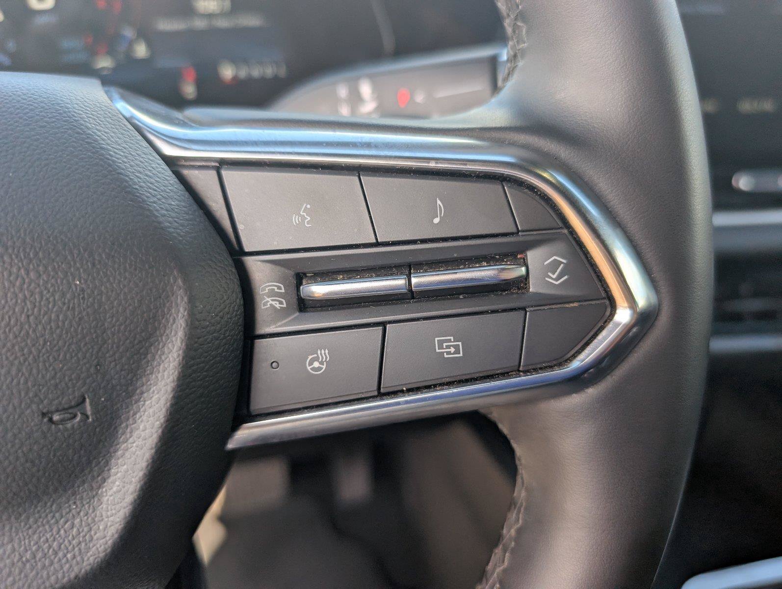 Used 2025 Chevrolet Equinox LT w/ Convenience Package II FWD image 23