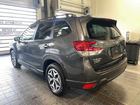Used 2023 Subaru Forester Premium image 18