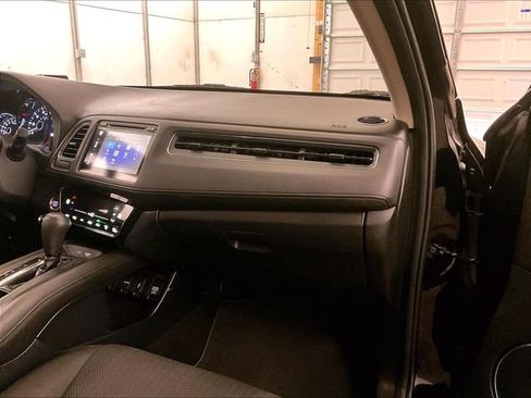 Used 2017 Honda HR-V EX image 16