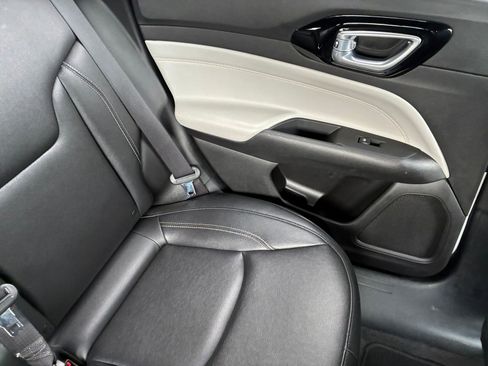 Used 2025 Jeep Compass Limited image 39