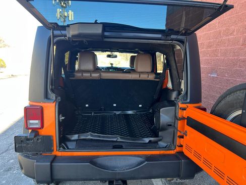 Used 2013 Jeep Wrangler Unlimited Rubicon w/ Dual Top Group image 9