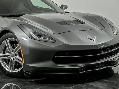 Used 2016 Chevrolet Corvette Stingray Coupe RWD image 2