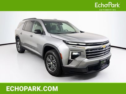 Used 2025 Chevrolet Traverse LT