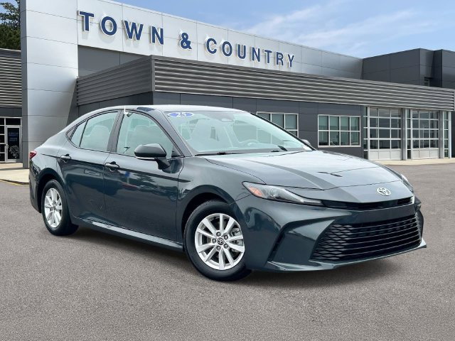 Used 2025 Toyota Camry LE FWD image 1