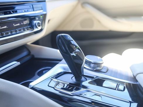 Certified 2023 BMW 530e w/ Convenience Package RWD image 19