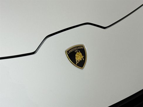 Used 2018 Lamborghini Huracan image 32