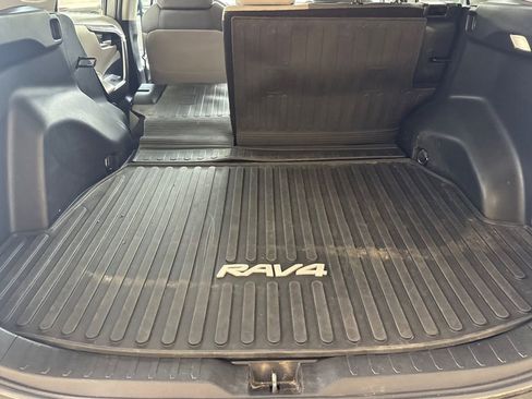 Used 2022 Toyota RAV4 XLE w/ Convenience Package AWD/4WD image 15