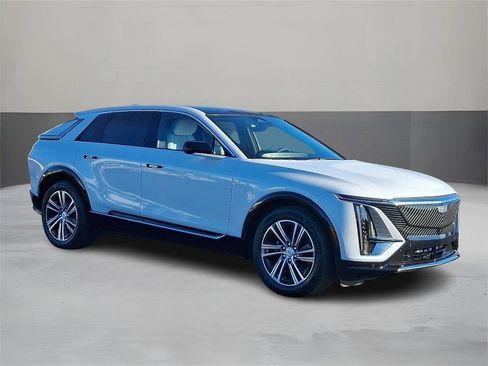 New 2026 Cadillac Lyriq Luxury image 2