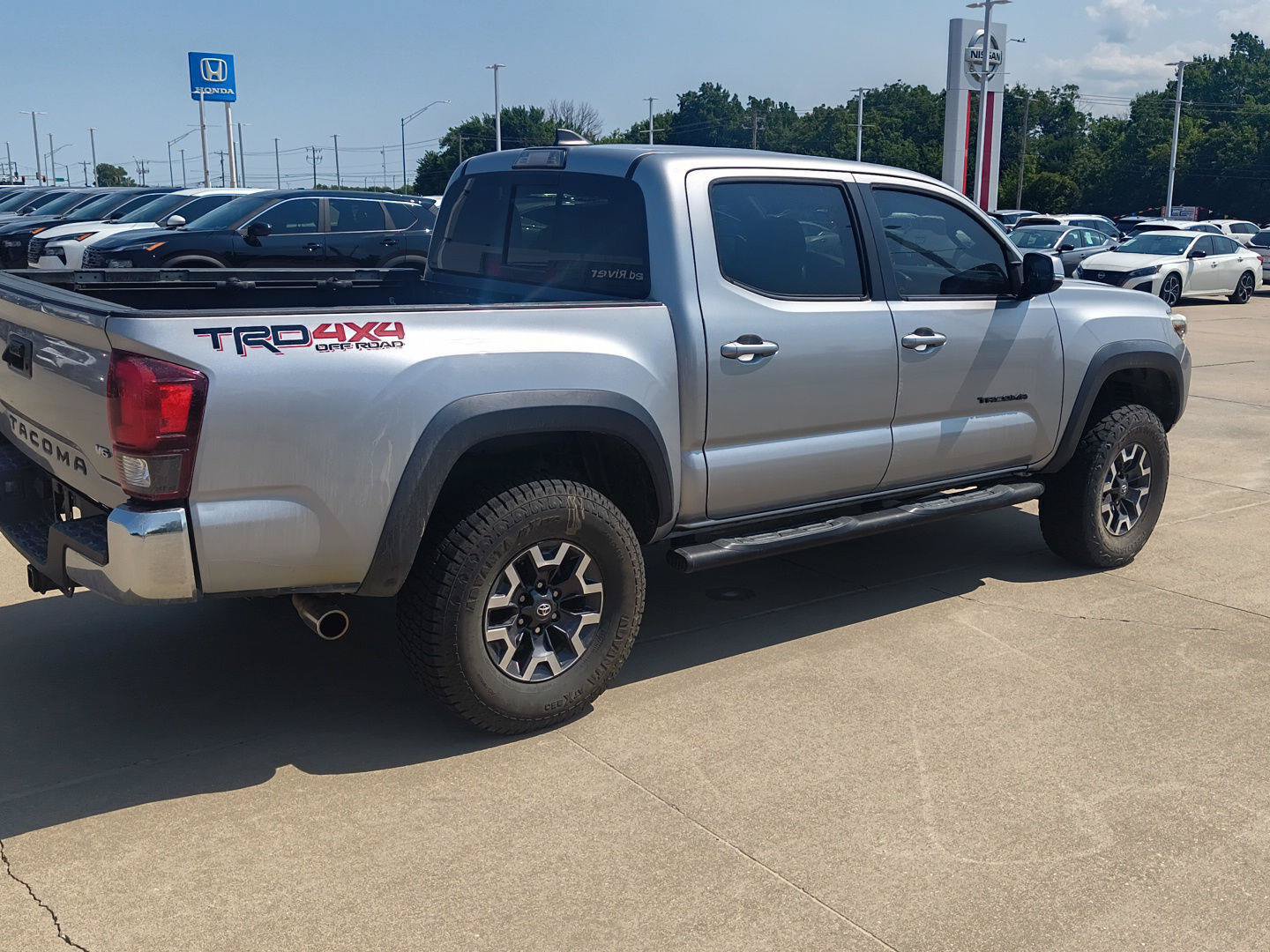 Used 2019 Toyota Tacoma TRD Off-Road AWD/4WD image 16