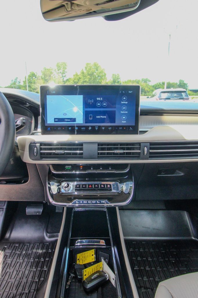 Used 2025 Lincoln Corsair FWD w/ Equipment Group 101A image 29