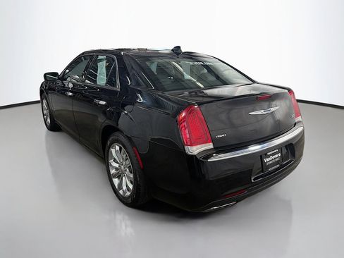 Used 2018 Chrysler 300 Limited AWD/4WD image 7