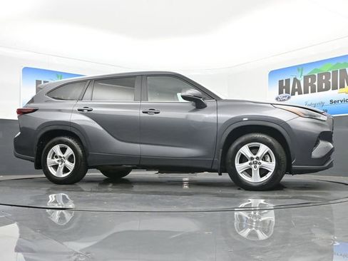 Used 2024 Toyota Highlander LE image 24