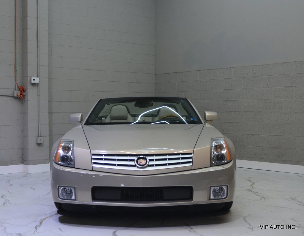 Used 2006 Cadillac XLR RWD image 19