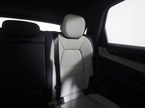 Used 2025 Porsche Cayenne image 17