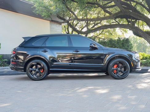 Certified 2023 Bentley Bentayga AWD/4WD image 5
