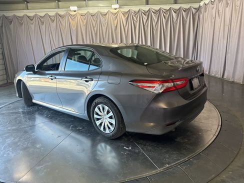 Used 2018 Toyota Camry LE FWD image 6