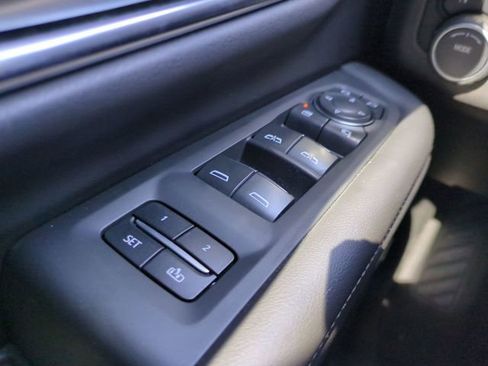 Used 2022 Chevrolet Suburban High Country AWD/4WD image 30