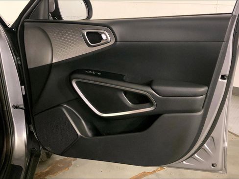 Certified 2025 Kia Soul LX w/ LX Technology Package FWD image 25