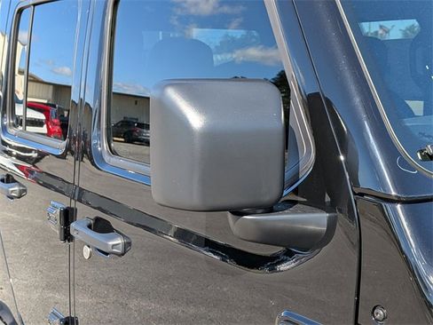 New 2025 Jeep Gladiator Sport image 11