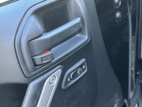 Used 2016 Jeep Wrangler Unlimited Rubicon w/ Connectivity Group AWD/4WD image 2