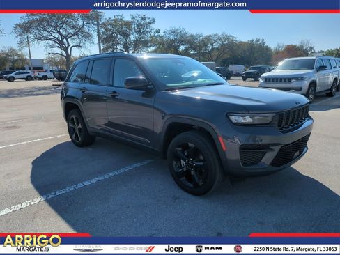 Used 2022 Jeep Grand Cherokee Altitude image 1