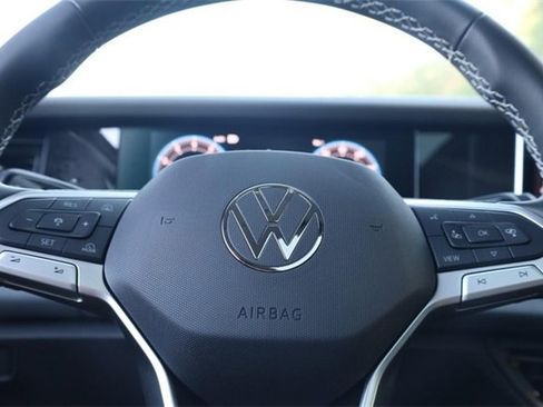 New 2025 Volkswagen Tiguan SE image 11