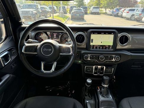 Used 2022 Jeep Wrangler Unlimited Sahara w/ Cold Weather Group AWD/4WD image 18