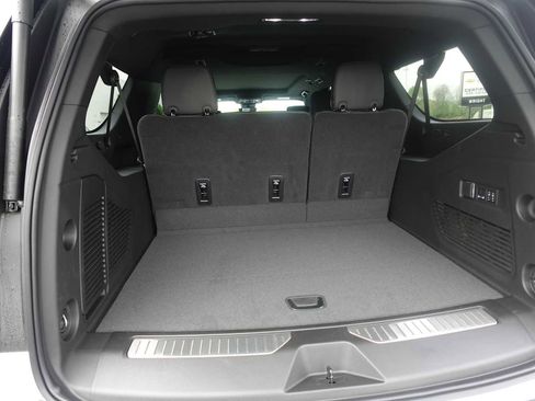 New 2025 Chevrolet Suburban Premier AWD/4WD image 31