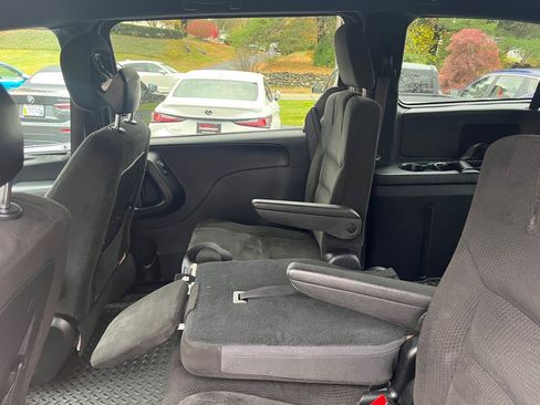 Used 2015 Dodge Grand Caravan SE image 12