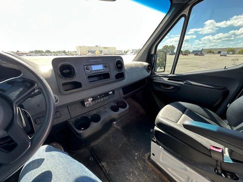 Used 2021 Mercedes-Benz Sprinter 2500 w/ Driver Convenience Package image 16