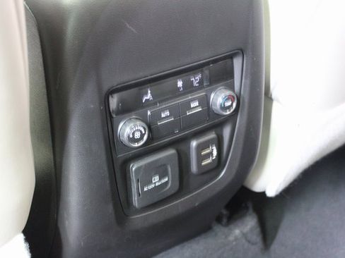 Used 2023 Buick Enclave Essence image 18