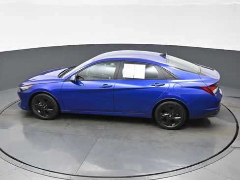 Used 2023 Hyundai Elantra SEL w/ Preferred Accessory Package image 33