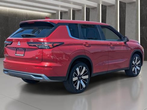 New 2026 Mitsubishi Outlander SE FWD image 3