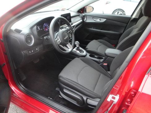 Used 2023 Kia Forte LXS w/ LXS Technology Package FWD image 7