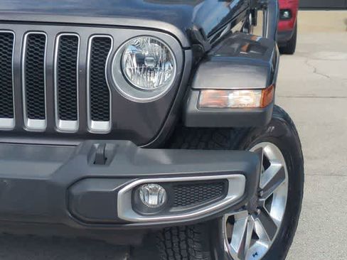 Used 2018 Jeep Wrangler Unlimited Sahara image 11