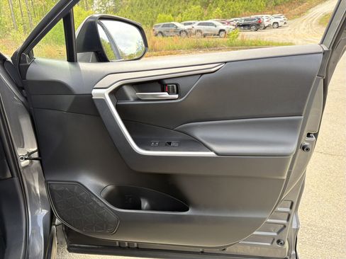Used 2025 Toyota RAV4 XLE image 14